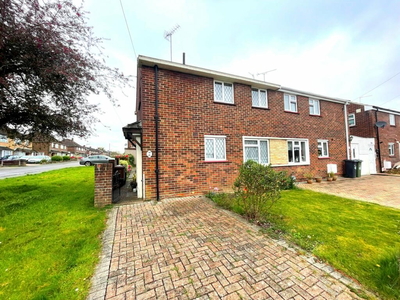 2 bedroom semi-detached house for sale in Rickyard, Guildford, GU2