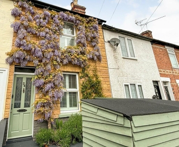 2 bedroom terraced house for sale in Beecham Road, Reading, RG30
