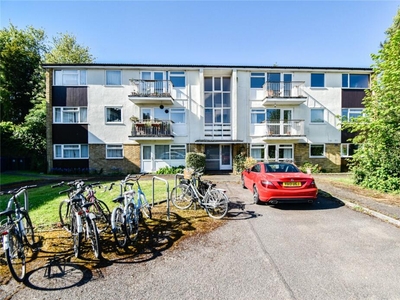 3 bedroom apartment for rent in Lingholme Close, Cambridge, CB4