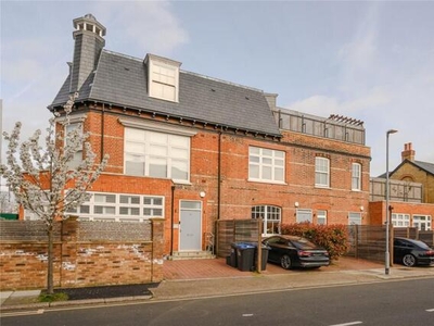 3 Bedroom Apartment For Sale In Richmond Road, Kingston Upon Thames