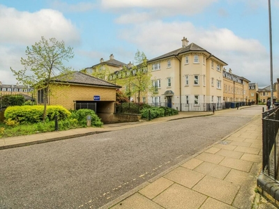 3 bedroom apartment for sale in St. Matthew's Gardens, Cambridge, CB1