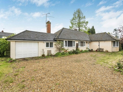 3 bedroom bungalow for sale in Knowle Close, Caversham Heights, Reading, RG4