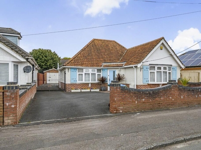 3 bedroom bungalow for sale in The Grove, Sholing, Southampton, Hampshire, SO19