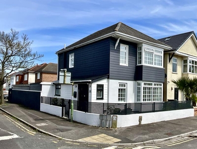 3 bedroom detached house for sale in Arnewood Road, Southbourne, Bournemouth, BH6