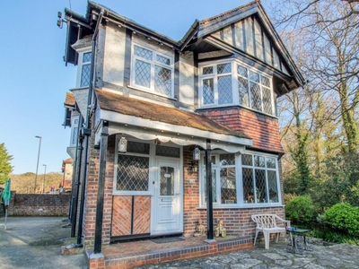 3 bedroom detached house for sale in Burgess Road, Southampton, SO16