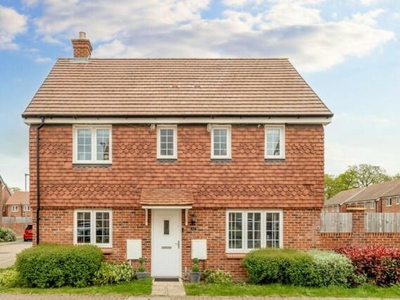 3 Bedroom Detached House For Sale In Crawley, West Sussex