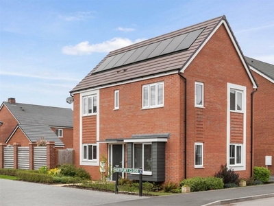 3 bedroom detached house for sale in Hartpury Close, Broomhall, Worcester, WR5
