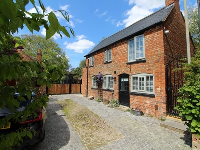 3 bedroom detached house for sale in Paggs Court, Silver Street, Newport Pagnell, MK16