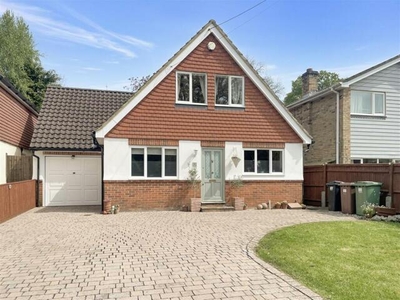 3 Bedroom Detached House For Sale In Peppard Common