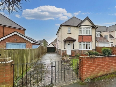 3 bedroom detached house for sale in Upper Shirley, SO15