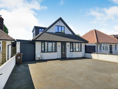 3 bedroom detached house for sale in Woodwaye, Woodley, Reading, RG5