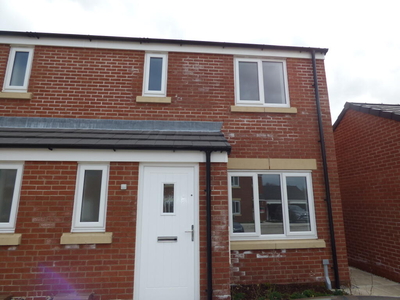3 bedroom end of terrace house for rent in Cottonwood Close, L9