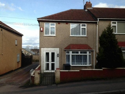 3 Bedroom End Of Terrace House For Rent In Kingswood