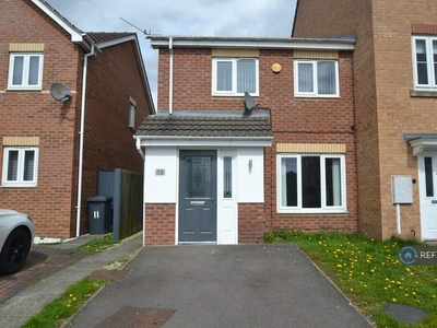 3 bedroom end of terrace house for rent in Longfield Avenue, Nottingham, NG8