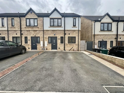 3 bedroom end of terrace house for sale in Acacia Court, Allerton, Bradford, BD15