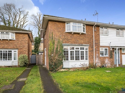 3 bedroom end of terrace house for sale in Cumberland Avenue, Guildford, Surrey, GU2