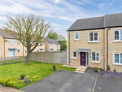 3 bedroom end of terrace house for sale in Quarry Park, Idle, Bradford, West Yorkshire, BD10