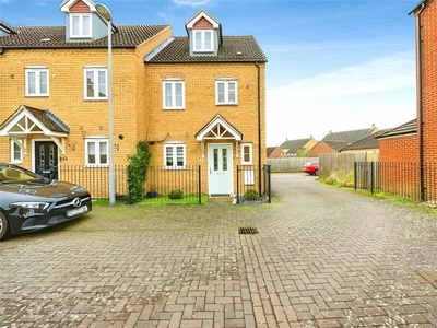 3 bedroom end of terrace house for sale in Ribston Close, Bedford, Bedfordshire, MK41