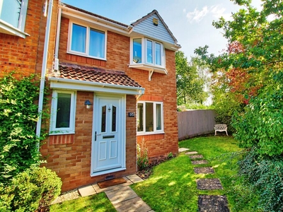 3 bedroom end of terrace house for sale in Toftdale Green, Worcester, WR4