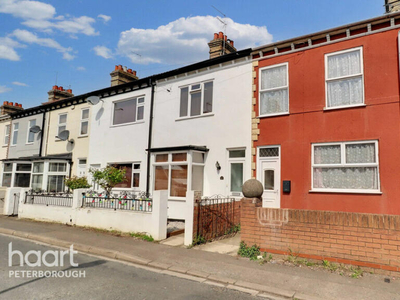 3 bedroom end of terrace house for sale in Victoria Street, Peterborough, PE2