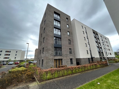 3 bedroom flat for rent in Arneil Drive, Pilton, Edinburgh, EH5