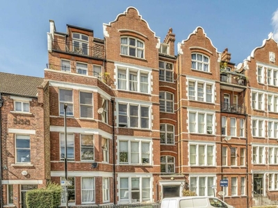 3 bedroom flat for rent in Cormont Road, Camberwell, SE5