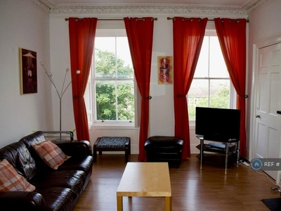 3 bedroom flat for rent in Gardner's Crescent, Edinburgh, EH3