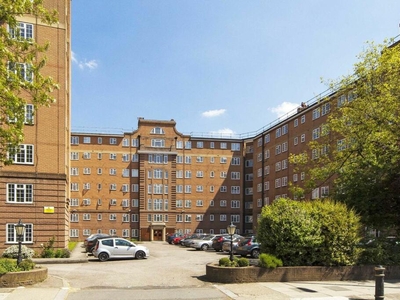 3 bedroom flat for rent in Goldhawk Road, Hammersmith, W6