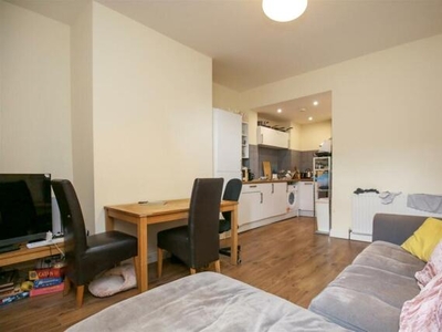 3 Bedroom Flat For Rent In Jesmond