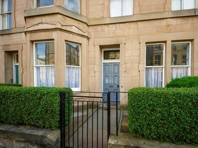 3 bedroom flat for rent in Lauriston Gardens, Meadows, Edinburgh, EH3