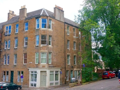 3 bedroom flat for rent in Roseneath Place, Marchmont, Edinburgh, EH9