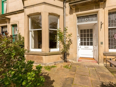 3 bedroom flat for sale in Learmonth Gardens, Comely Bank, Edinburgh, EH4