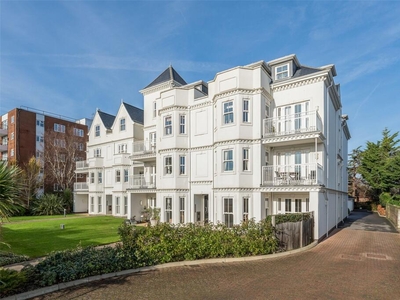 3 bedroom flat for sale in Mill Road, Worthing, West Sussex, BN11