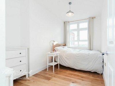 3 bedroom flat for sale in Nelson Mandela House, Cazenove Road, Stoke Newington, N16