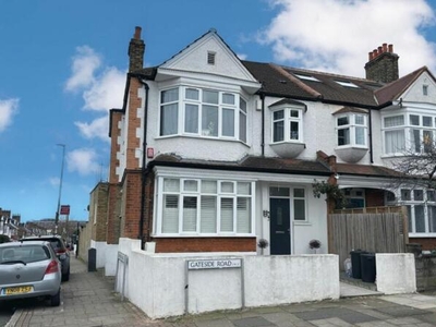 3 Bedroom Flat For Sale In Tooting, London