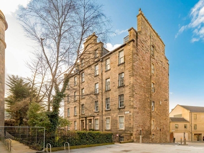 3 bedroom ground floor flat for sale in 26/1 St. James Square, New Town, Edinburgh, EH1 3AY, EH1