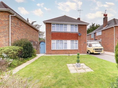 3 bedroom link detached house for sale in Cumberland Avenue, Goring-By-Sea, Worthing, BN12
