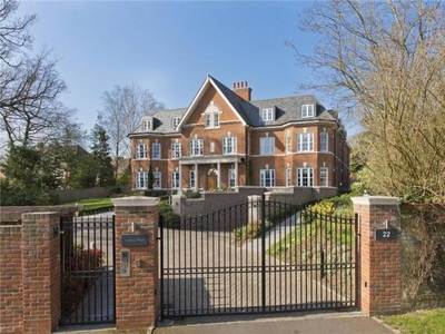 3 Bedroom Penthouse For Rent In Esher, Surrey