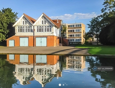 3 bedroom penthouse for rent in Pentlands Court, Cambridge, CB4