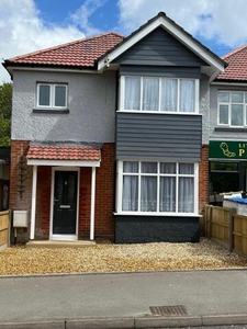 3 Bedroom Semi-detached House For Rent In Southampton