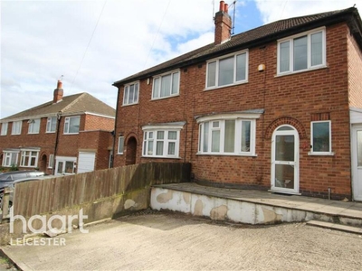 3 bedroom semi-detached house for rent in Heacham Drive, LE4