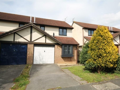 3 bedroom semi-detached house for rent in Wesley Close, Whitehall, Bristol, BS5