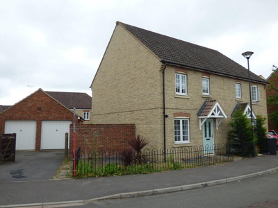 3 bedroom semi-detached house for rent in White Eagle Road, Haydon End, Swindon, SN25