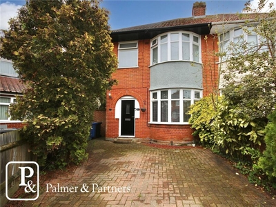 3 bedroom semi-detached house for sale in Anita Close East, Ipswich, Suffolk, IP2