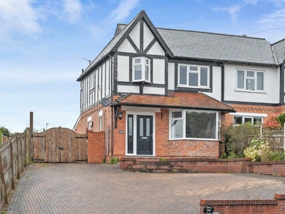 3 bedroom semi-detached house for sale in Bilford Road, Worcester, WR3