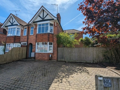 3 bedroom semi-detached house for sale in Drayton Road, Reading, RG30