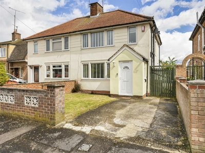 3 bedroom semi-detached house for sale in Greenfields Road, Reading, RG2