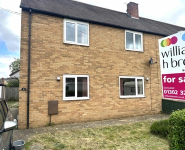 3 bedroom semi-detached house for sale in Lauder Road, Bentley, Doncaster, DN5