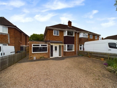 3 bedroom semi-detached house for sale in Prestwich Avenue, Worcester, Worcestershire, WR5