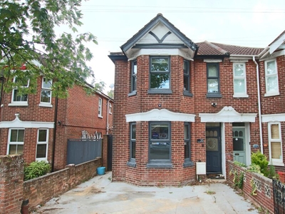 3 bedroom semi-detached house for sale in Regents Park, Southampton, SO16